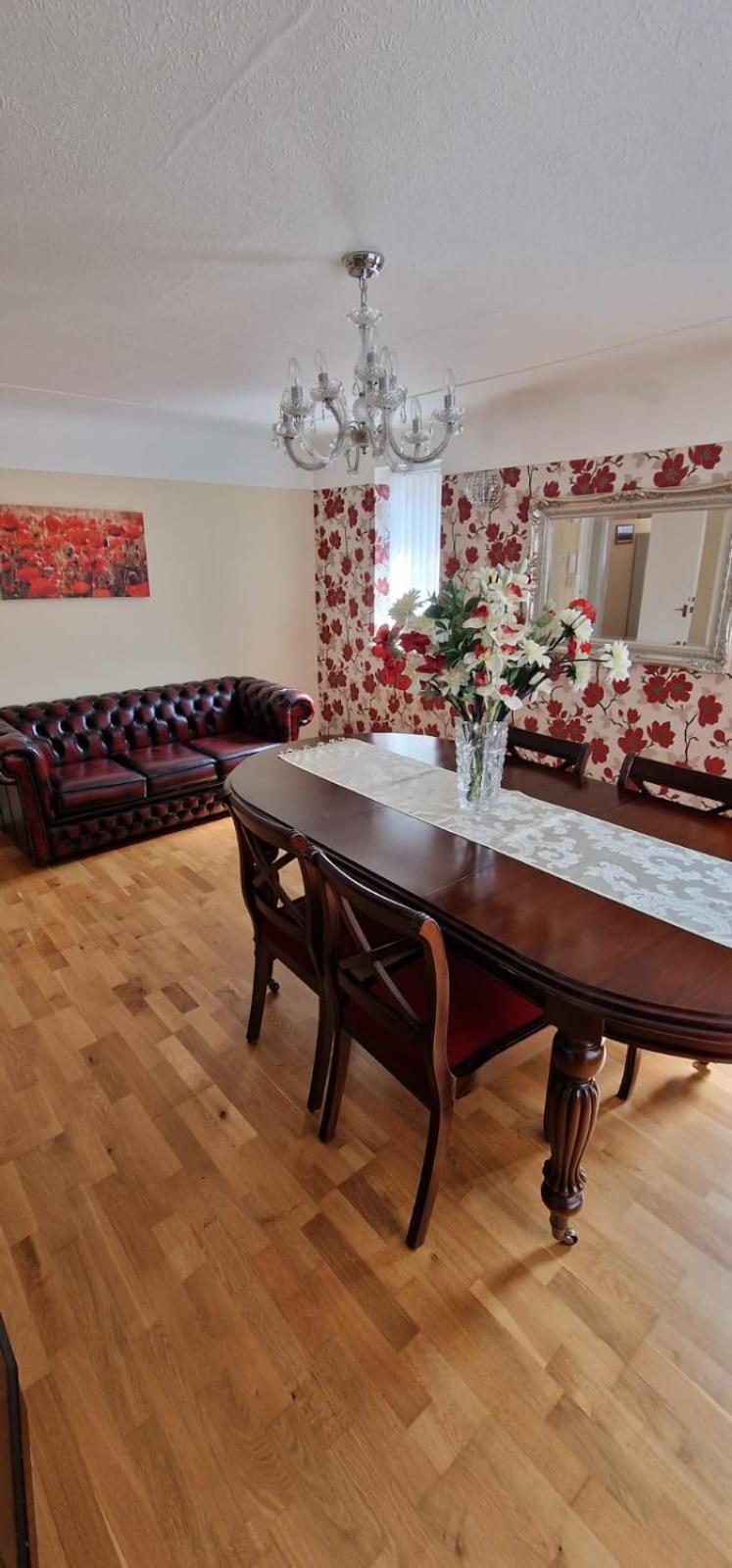 Holiday home Linksway House Birkenhead